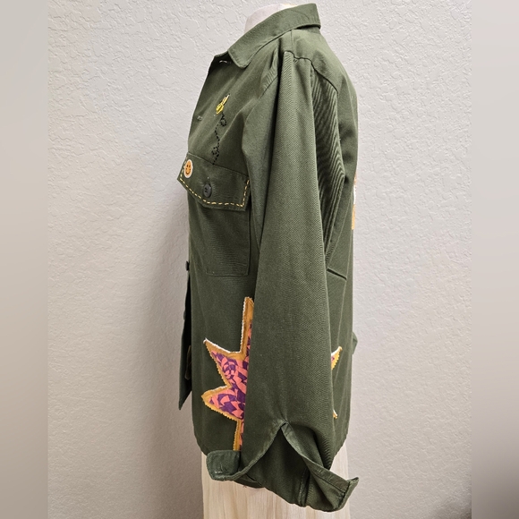 Upcycled Vintage Army Utility Jacket W Vintage Quilted Stars, Patches, Embroider - Picture 5 of 16
